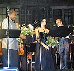 Lucie Bl, Moises Parker a dirigent Leo Svrovsk po koncert, Mezinrodn hudebn festival, 11. 8. 2001, foto: Lubor Mrzek