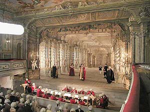 Dreharbeiten des Filmes "Komponisten auf der Spur - Wolfgang Amadeus Mozart" Barocktheater des Schlosses esk Krumlov, 1. Dezember 2001, Foto: Lubor Mrzek