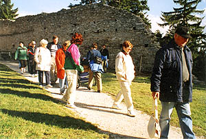 Seniorklub 2001 - Měsíční poznávací zájezdy - v září na Šumavě - hrad Kašperk