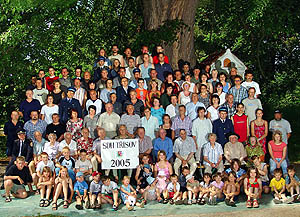 Holubov 2005, tsovt hasii slav 70 let samostatn existence, spolena fotografie len a mldee pod pamtnou tsovskou lpou