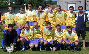 Keme 2006, fotbalist Keme v ervnu, nahoe zleva Luk Rolnk, Ji Strsk, Vclav Anderle, Stanislav Brabec, Jakub Troup, Kamil Rolnk, Petr Kouba a asistent Miroslav Brabec, dole zleva Radek Linha, Pavel tindl, Michal Chrom, Michal Barto, Pavel imar a Miroslav ulc (chyb trenr Antonn Domin, asistenti Milan Papo a Zdenk Trost, hri Vclav Novk, Georgij Filip, Radek Prochzka, Radek evk a Ji Kouba)