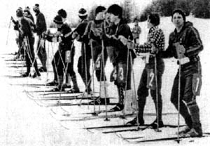 Zstupci Sokola Keme na startu krajskho peboru lyaskho orientanho bhu, Turnov 1982