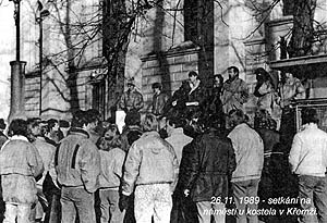 26.11.1989 - setkn na nmst u kostela ve Kemi