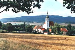 Pohled na kostel, kjovsk obasnk asopsek, foto Karel Moc
