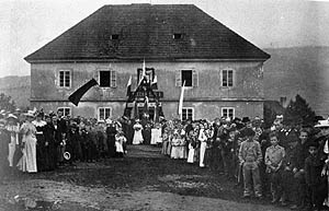Star koln budova ve Kemi - svcen kolnho praporu 1.8.1897, historick foto