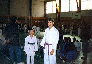 Martin a Milan ebestovi pi souti Krajsk ligy v karate