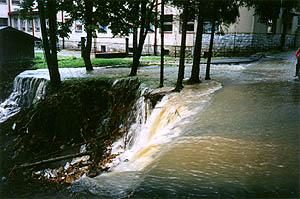 Keme 2002 - zplavy, pod kolou