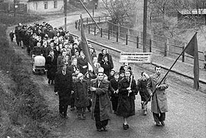 Prvod k volebn mstnosti ve Vrapicch u Kladna, listopad 1954, ilustran foto
