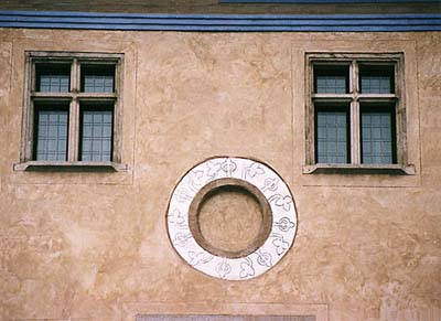 Nmst Svornosti .p. 10, renesann ostn oken a vzdoba fasdy