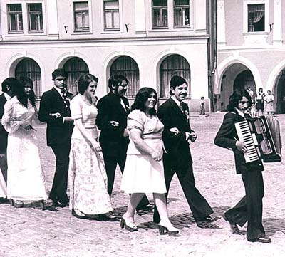 Romská svatba v Českém Krumlově, 1977