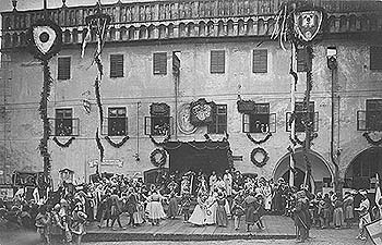 Festival in esk Krumlov, dance on podium in front of town hall, historical photo