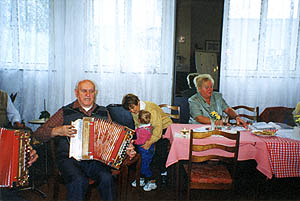 Seniorklub - posezení s harmonikou