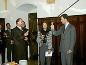Španělský korunní princ Felipe a starosta města Český Krumlov Antonín Princ přui večerním slavnostním přípitku v Hodovní síni Hotelu Růže, 5. května 2001, foto: Lubor Mrázek