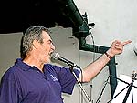 Michal Prokop během koncertu v Galerii Stodola, Festival komorní hudby, 3. července 2001, foto: Lubor Mrázek