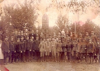 Legionáři z Českokrumlovska při odhalení pomníku padlým v Holubově v roce 1924