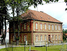 Holubov - Schulgebude, Ansicht von vorn, Foto: Jan K