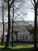 Dorfplatz in Holubov, im Hintergrund mit Kle, Foto: Jan K
