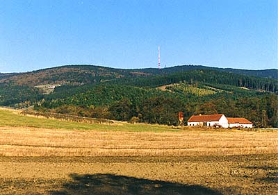 Pohled na horu Kleť ze silnice Český Krumlov - Chvalšiny