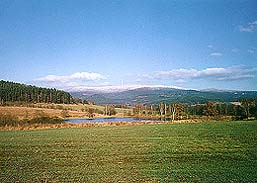 Landschaftsschutzgebiet Blansk les (Blansker Wald), Ansicht des Blansk les und des Berges Kle von der Gemeinde Kjov