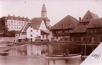 Wasserwehr bei der Mantelbrcke in esk Krumlov, ein historisches Foto