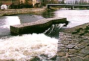 Wehr auf dem Fluss Vltava (Moldau) "u vozkrny"