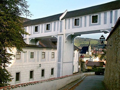 esk Krumlov, spojovac chodba, spojen Zmeck zahrady a Renesannho domu - severn fasda, 2000, foto: Pavel Slavko